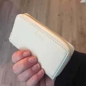 Aritzia wallet